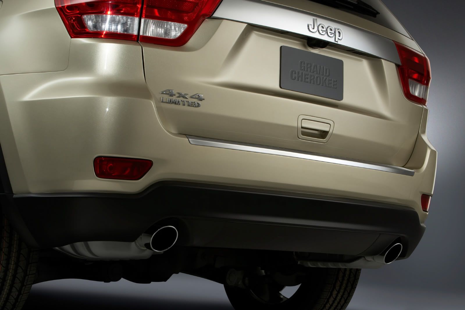 2011-jeep-grand-cherokee-limited-25.jpg
