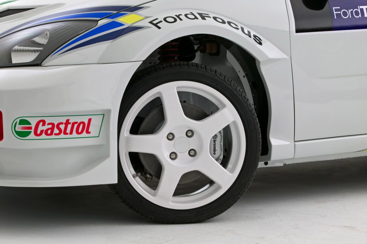 ford-focus-wrc8-08.jpg
