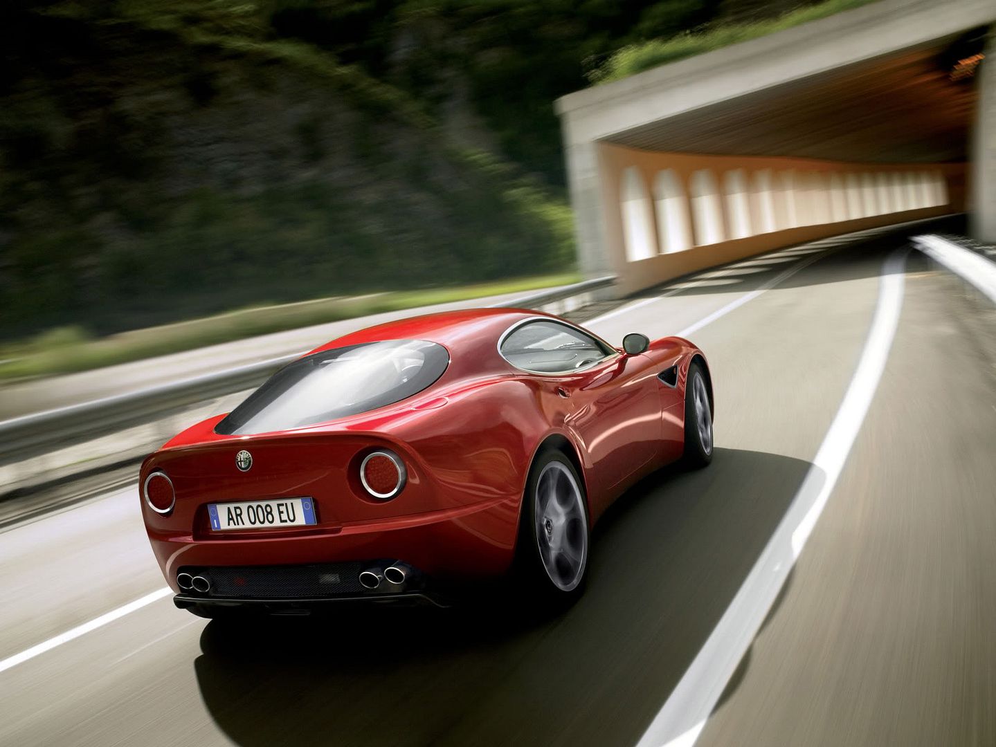 alfa-romeo-8c-competizione_07.jpg