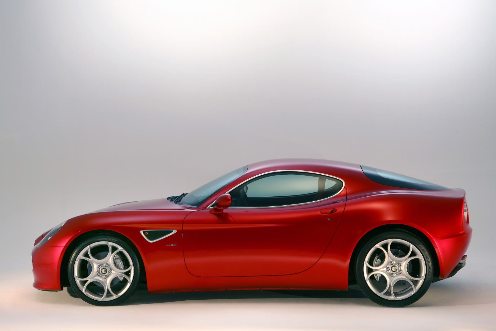 alfa-romeo-8c-competizione_12.jpg