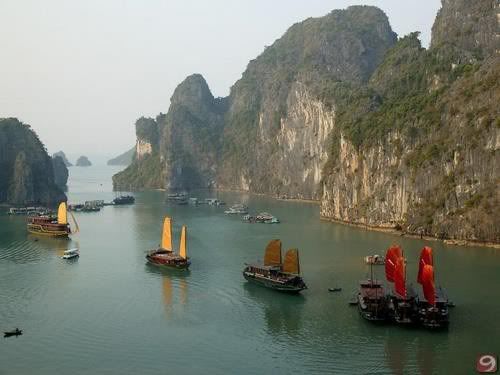 Halong-Bay-Vietnam.jpg