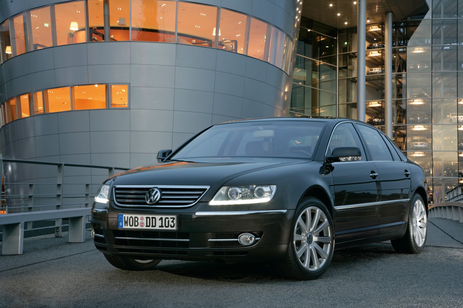 volkswagen-phaeton-2009-02.jpg