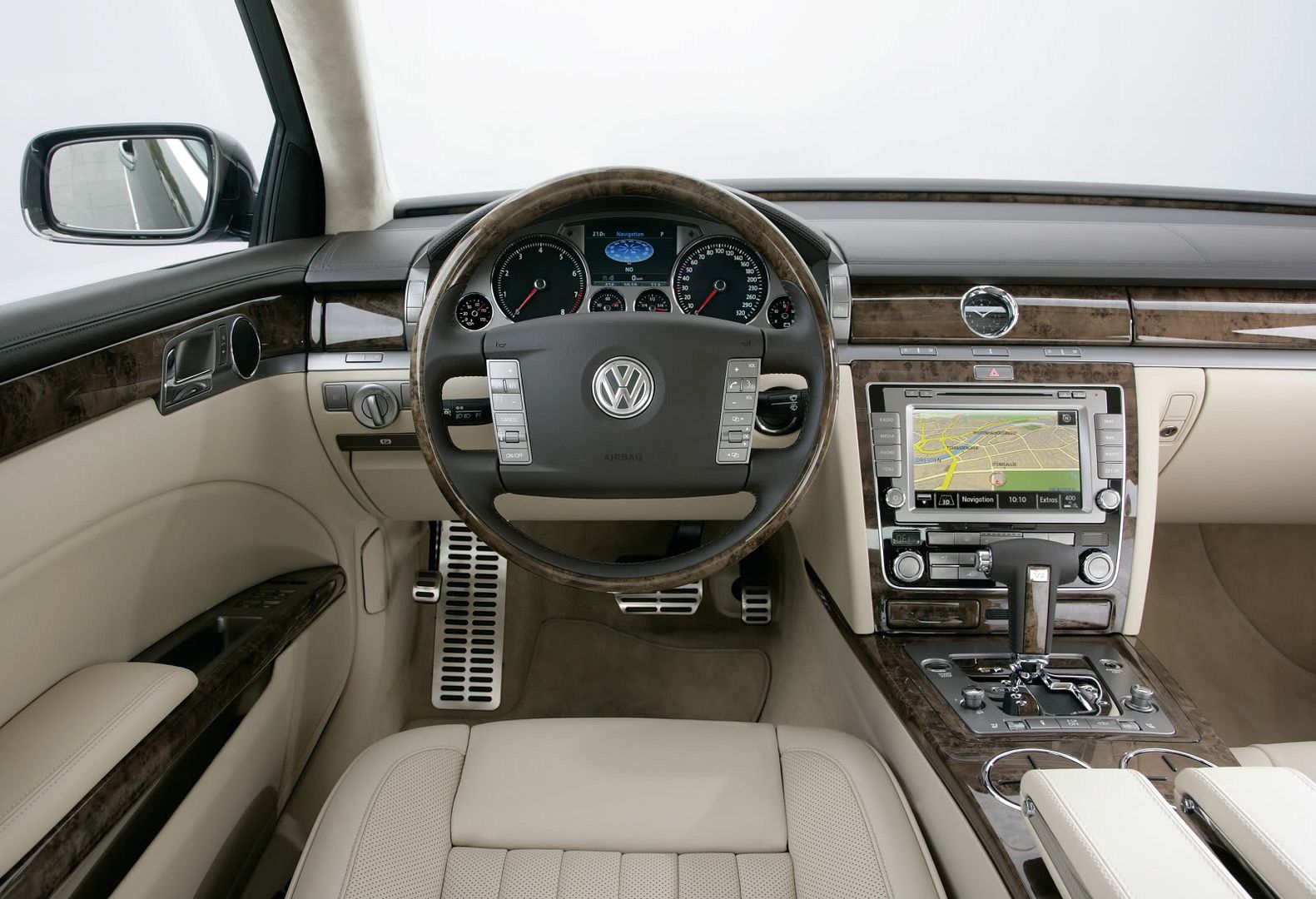 volkswagen-phaeton-2009-15.jpg
