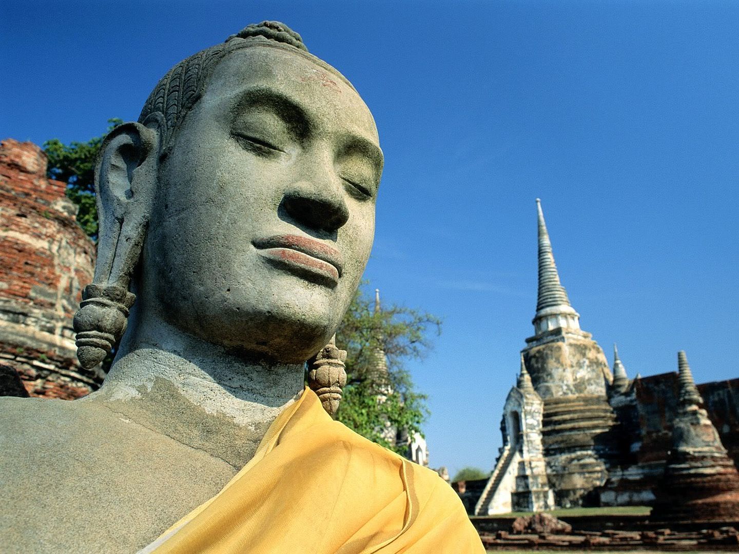 BuddhaStatueWatTower.jpg