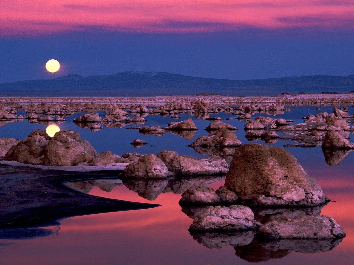 MoonriseatMonoLakeCalifornia.jpg