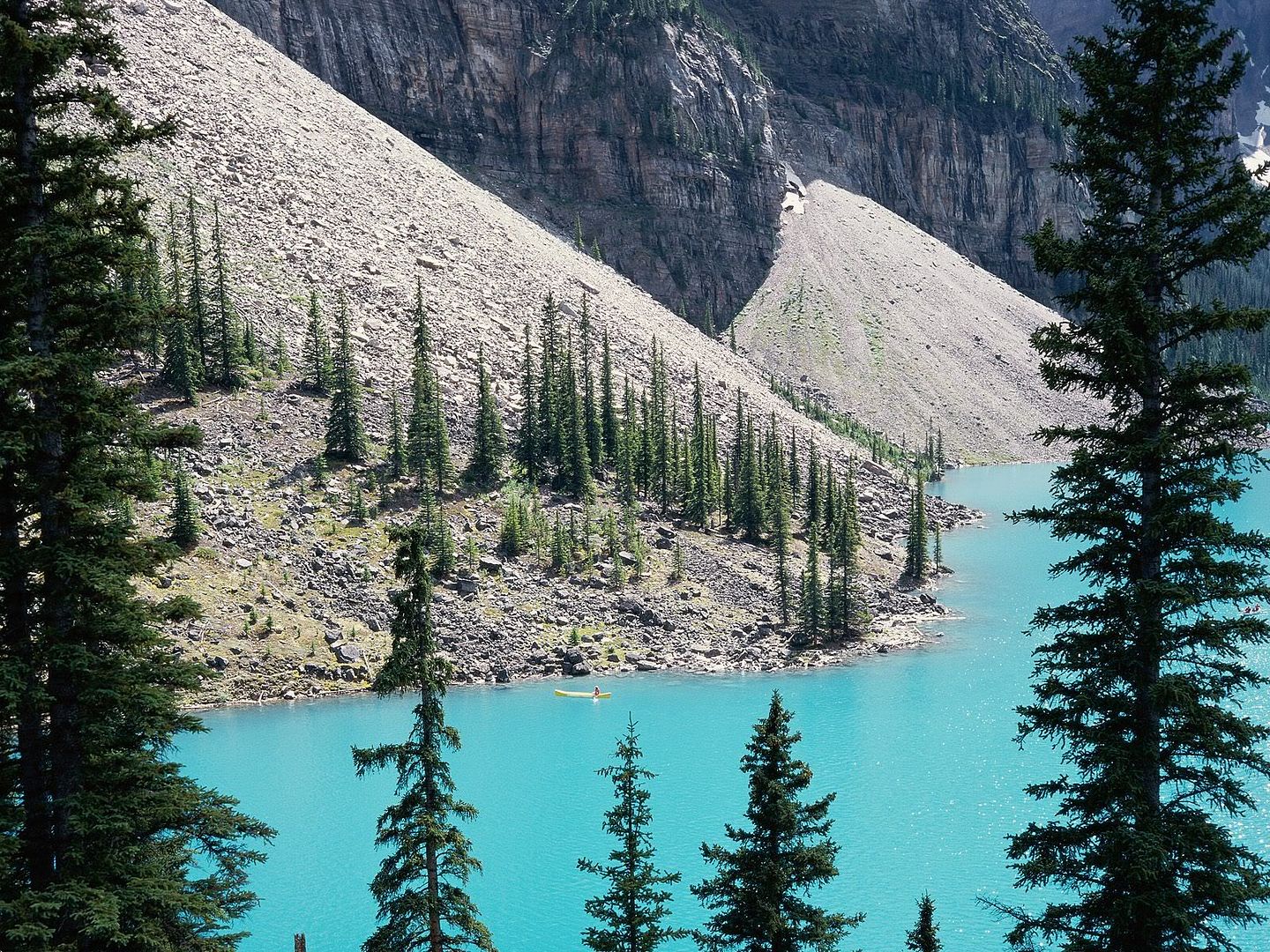 MoraineLakeBanffNationalParkAlberta.jpg