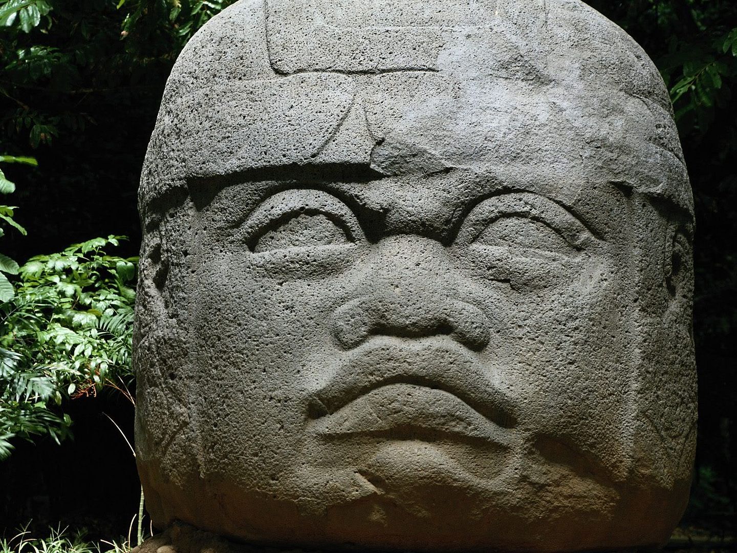 OlmecStoneHeadParque-MuseoLaVentaVi.jpg