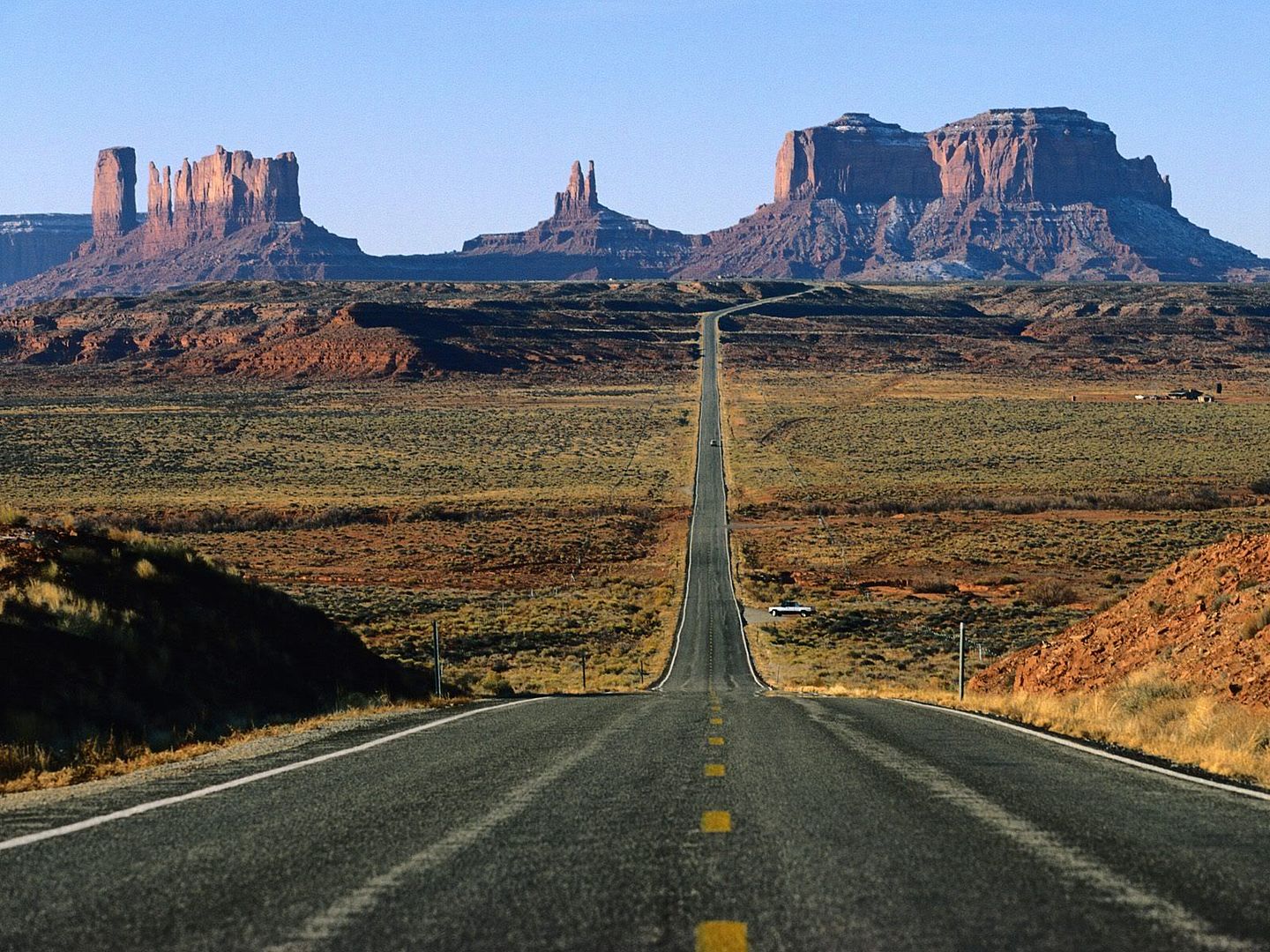 RoadThroughMonumentValleyArizona.jpg