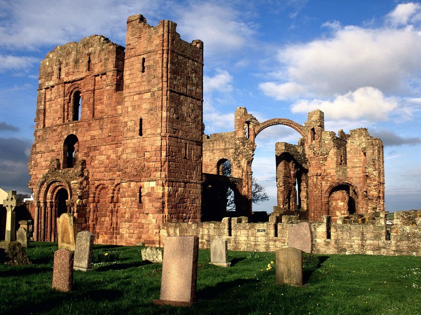 lindisfarne-priory-wallpapers_10726.jpg