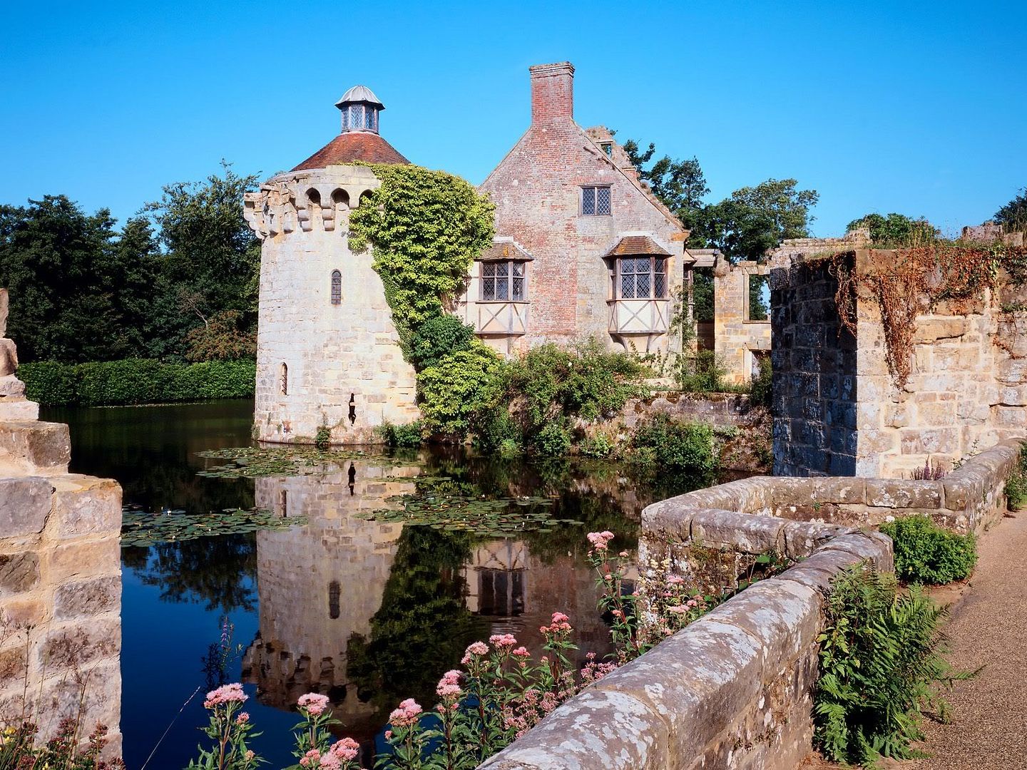 scotney-castle-wallpapers_10740_160.jpg