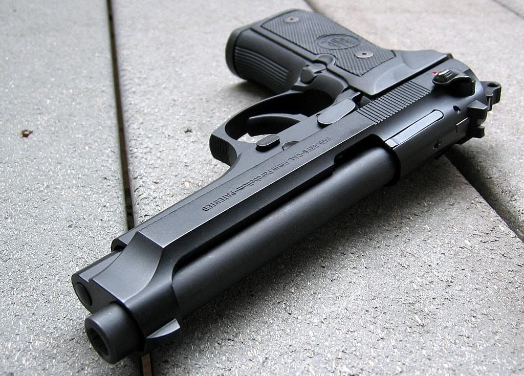 wall_beretta_m92fs053104a.jpg