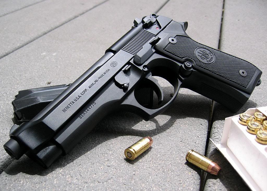 wall_beretta_m92fs053104d.jpg